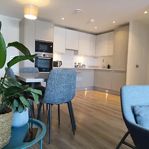 Modern And Stylish In Centre Apartment Belfast
