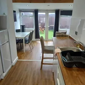 Modern With Roof Garden Close To Centre Apartment Cardiff