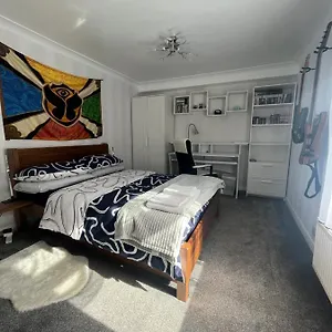 Private Flat In Centre With Parking Apartment Southampton
