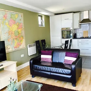 Central Luxury Apartment Cardiff
